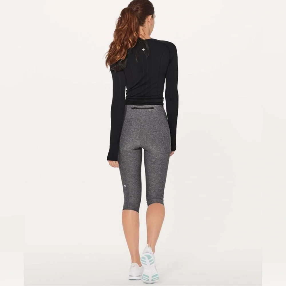 💙 Lululemon Morning Miles Crop (17